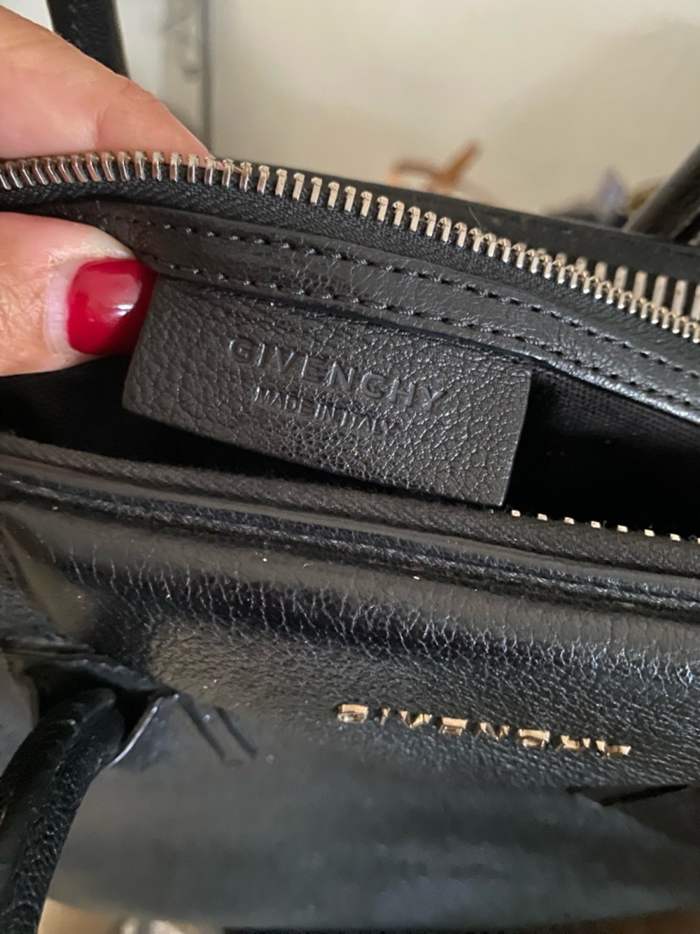Authentic Givenchy Antigona Medium - Picture 6 of 16